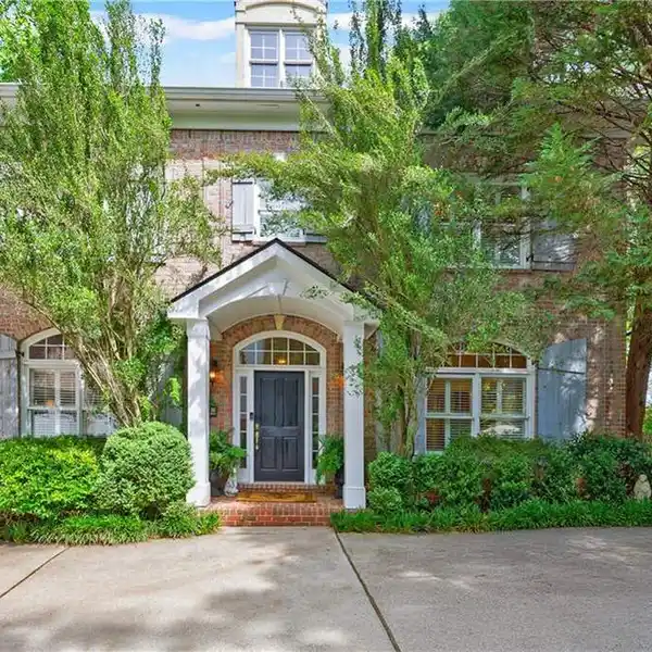 CHARMING HOME IN SOUGHT-AFTER CRESTWICKE