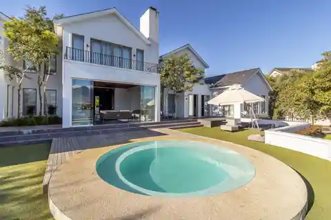 World-Class Elegance in the Heart of Val De Vie Estate