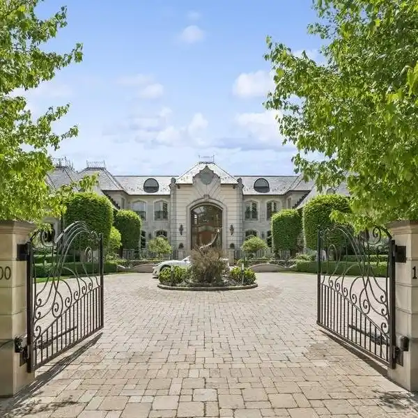 RESORT STYLE LIVING IN THE HEART OF NORTHFIELD