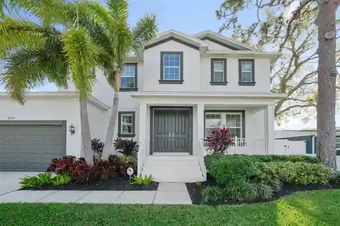 Spacious Residence Steps from Bayshore