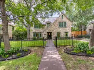 Timeless Olmos Park Luxury with Private Guest Suite