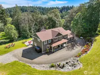 Custom-built Luxury Meets Pacific Northwest Charm