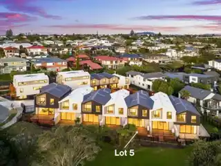 Brand-New Townhouse Designed by Award-Winning Architects