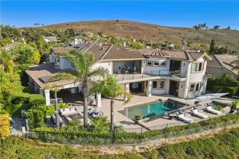 Spectacular View Estate in North Pointe