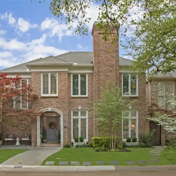 TRANSITIONAL RESIDENCE IN COVETED CARUTH VILLAGE