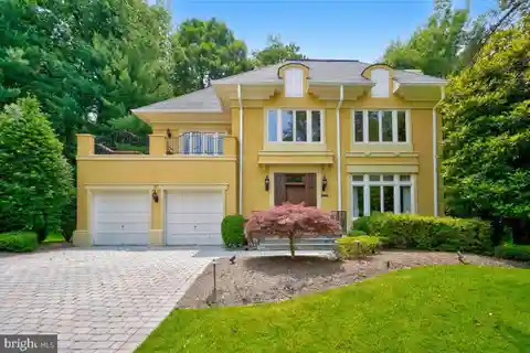 Lovely Home on a Quiet Cul-De-Sac