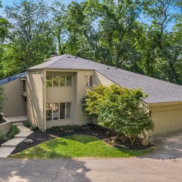 PRIVATE WESTERVILLE ESTATE WITH MODERN SOPHISTICATION