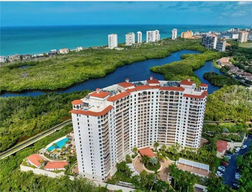 Spacious Three Bedroom Residence with Direct Gulf View