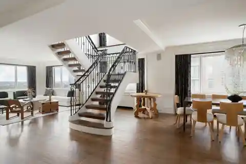 Beautifully Appointed Six-bedroom Duplex