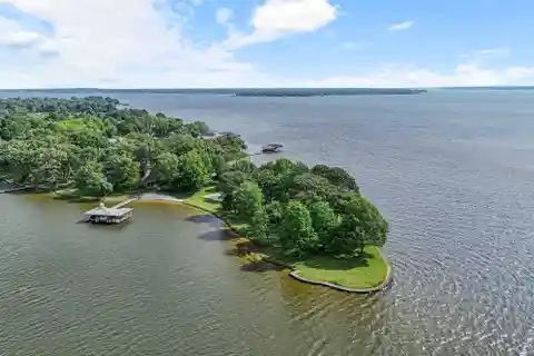 Iconic Property on Cedar Creek Lake