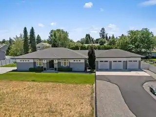Single-Level Mid-Century Beauty on a Quiet Cul-De-Sac