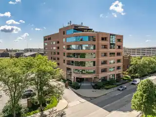 Elegant Corner Condo in Downtown Indy