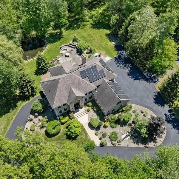 HUDSON VALLEY ESTATE WITH PRIVATE POND PARADISE