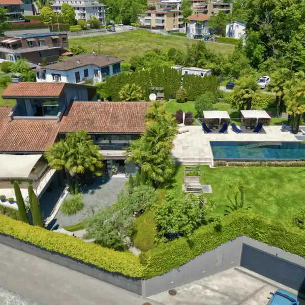 SPACIOUS MODERN VILLA WITH POOL