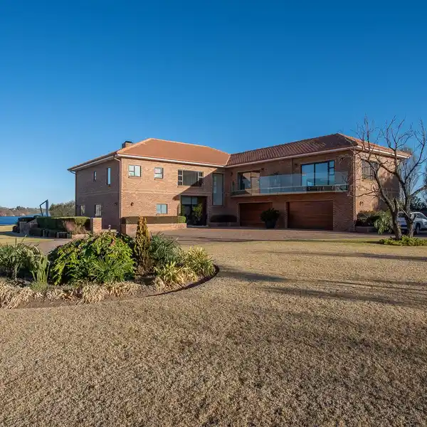 MILLIONAIRE MILE ESTATE WITH PRIVATE RIVERFRONT BLISS