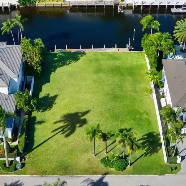 REMARKABLE WATERFRONT VACANT LOT OPPORTUNITY