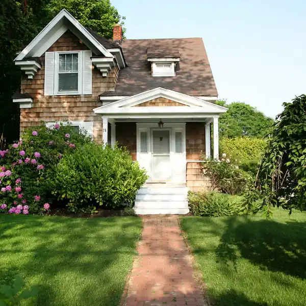 STYLISH COTTAGE IN THE HEART OF SOUTHAMPTON VILLAGE