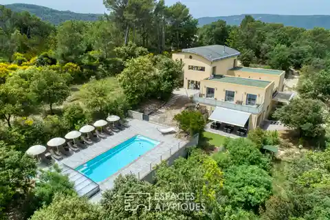 Voluminous Contemporary Home on the Heights of Neoules