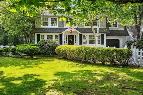 Charming Gambrel in Osterville Village