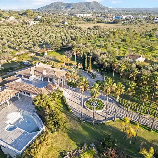 MODERN CHALET WITH POOL IN A QUIET AREA OF INCA