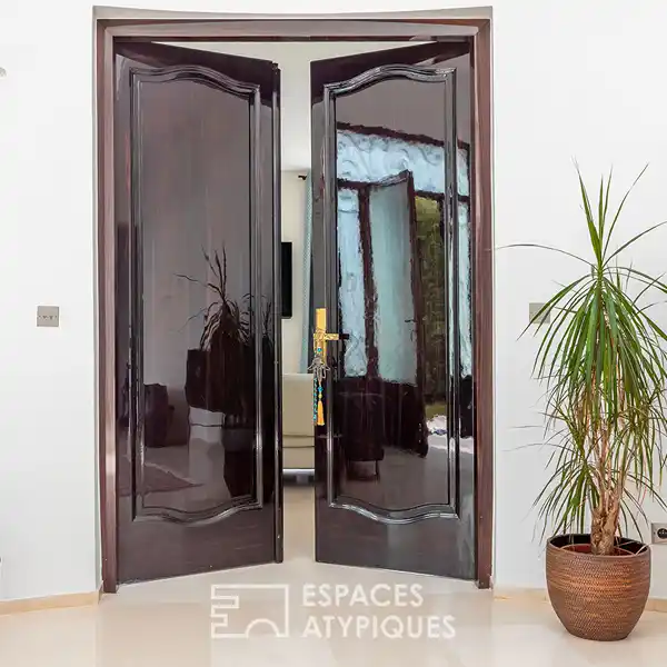 ELEGANT RESIDENCE STEPS TO THE MARNE
