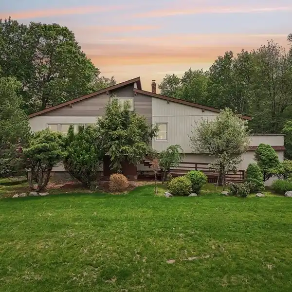 MASTERFULLY REIMAGINED RESIDENCE