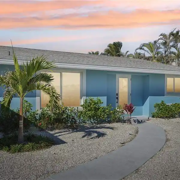 GORGEOUS RENOVATED HOME OVERLOOKING INTERSECTING CANALS