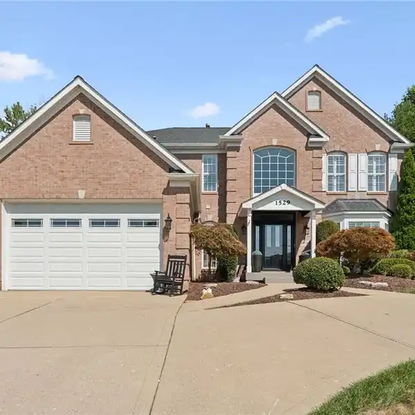 BRICK BEAUTY WITH COZY CHARM