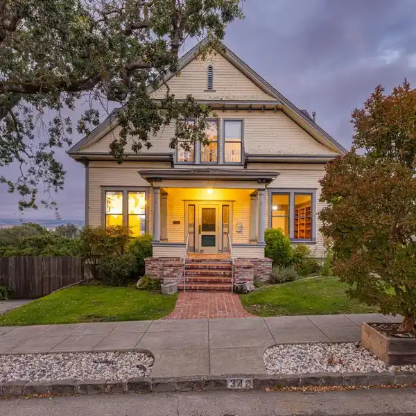 SPACIOUS AND SOPHISTICATED 1905 HOME