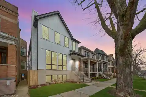 Refined New Construction in North Center