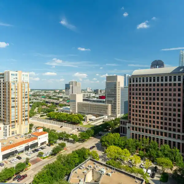 ICONIC RITZ-CARLTON LIVING WITH DESIGNER KITCHEN