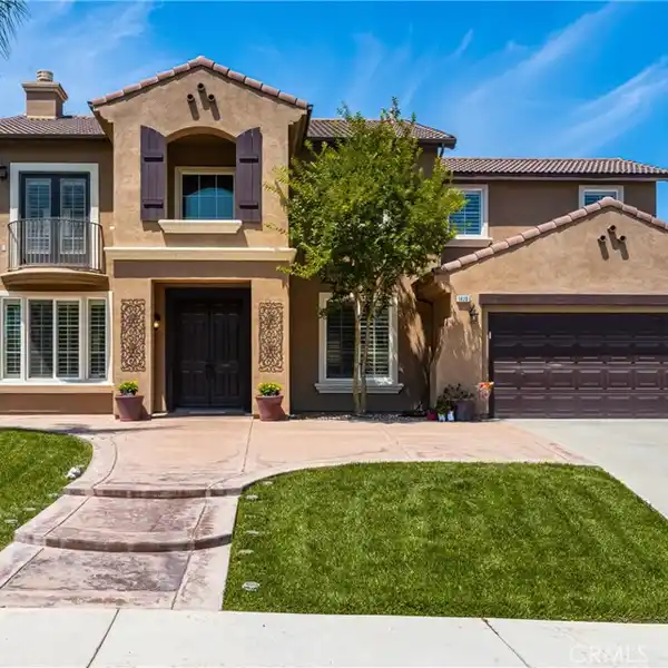 BEAUTIFUL POOL HOME IN CHASE RANCH