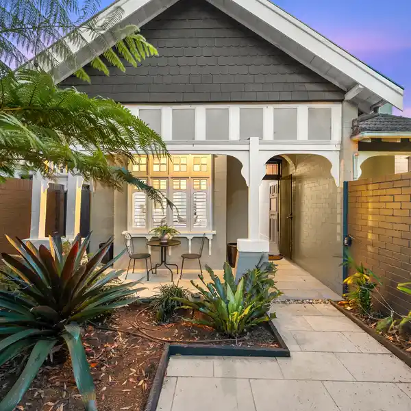 MODERN LIVING WITH CLASSIC CHARACTER