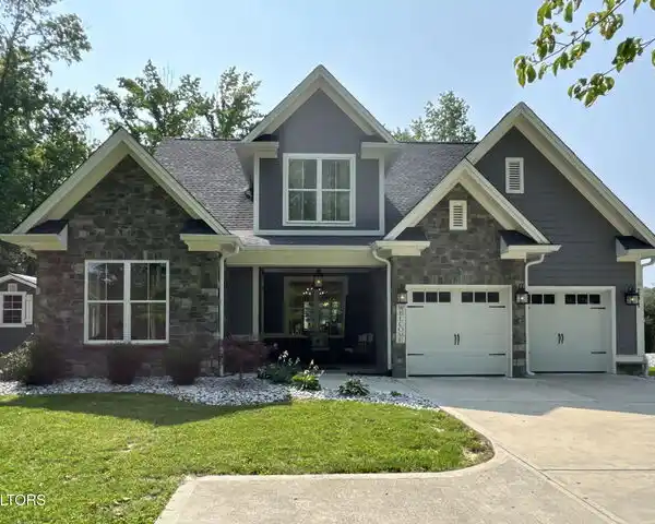 MOVE-IN READY HOME ON 2.25 ACRES