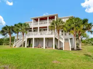 Boater's Paradise on Nearly Five Acres