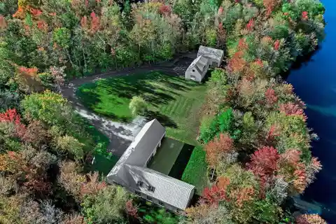 Bold Modern Lakefront Retreat