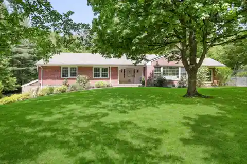 Charming Ranch with Reservoir Access