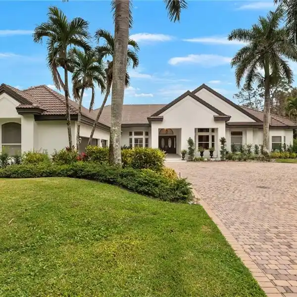 NEW RENOVATION OPPORTUNITY IN ROSEWOOD