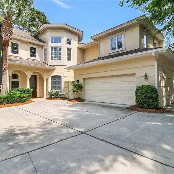 RARELY ON THE MARKET, A BERWICK GREEN TOWNHOME.