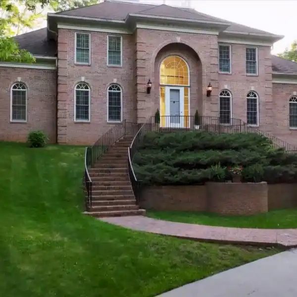 PRIVATE GATED MOUNTAIN RETREAT