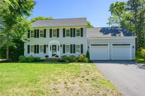 Stunning Colonial Home in Yarmouth