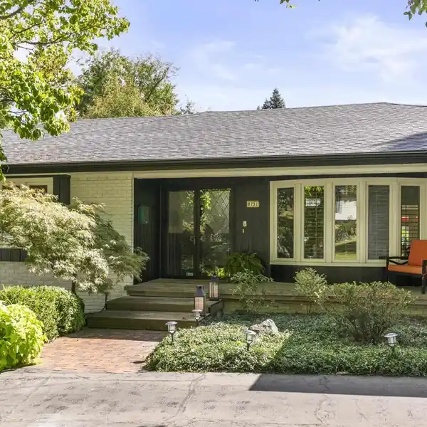 MODERN RANCH WITH PRIVATE POOL OASIS