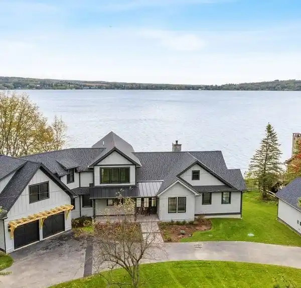 GORGEOUS NEWLY BUILT HOME ABOVE SKANEATELES LAKE