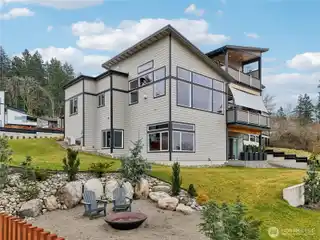 Ultra-Modern Smart Home Living