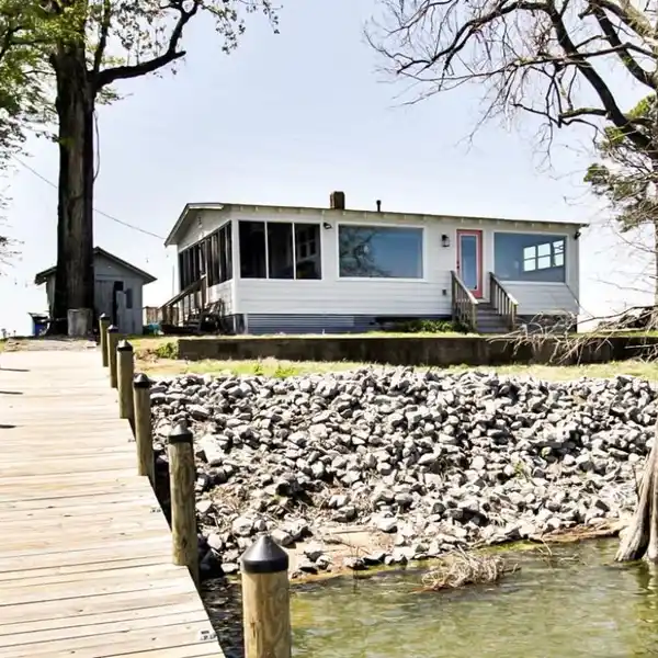 CHARMING CABIN ON HORSESHOE LAKE