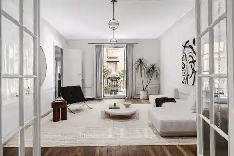 Grand Luxembourg Flat with Timeless Charm