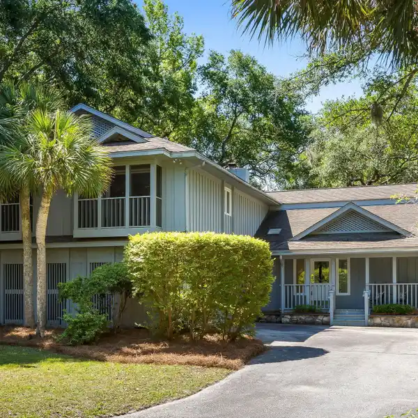 CLASSIC HOME READY FOR YOUR PERSONAL TOUCH