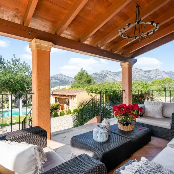 EXCELLENT PROPERTY WITH ETV LICENSE IN A PRIVILEGED LOCATION NEAR BUNYOLA, MALLORCA
