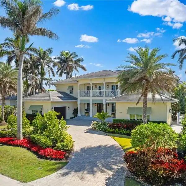 TIMELESS SOUTHERN CHARM WITH MODERN LUXURY