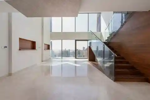 New York–style Penthouse in Marina Gate